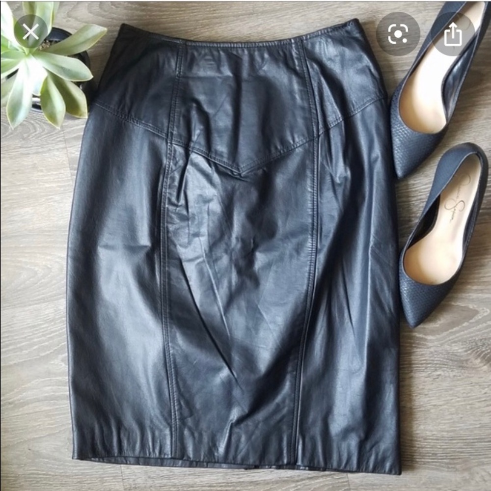 🌻Bermans sz6 (fits 0-2XS) Vintage Leather Skirt🌻